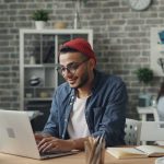 Как выбрать лучшую фриланс-платформу для заработка unsplash_865.jpg